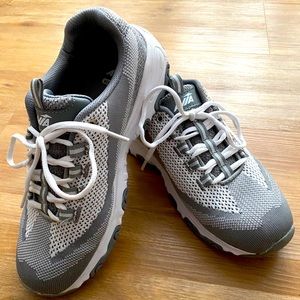 AVIA Sneakers - size 9 wide